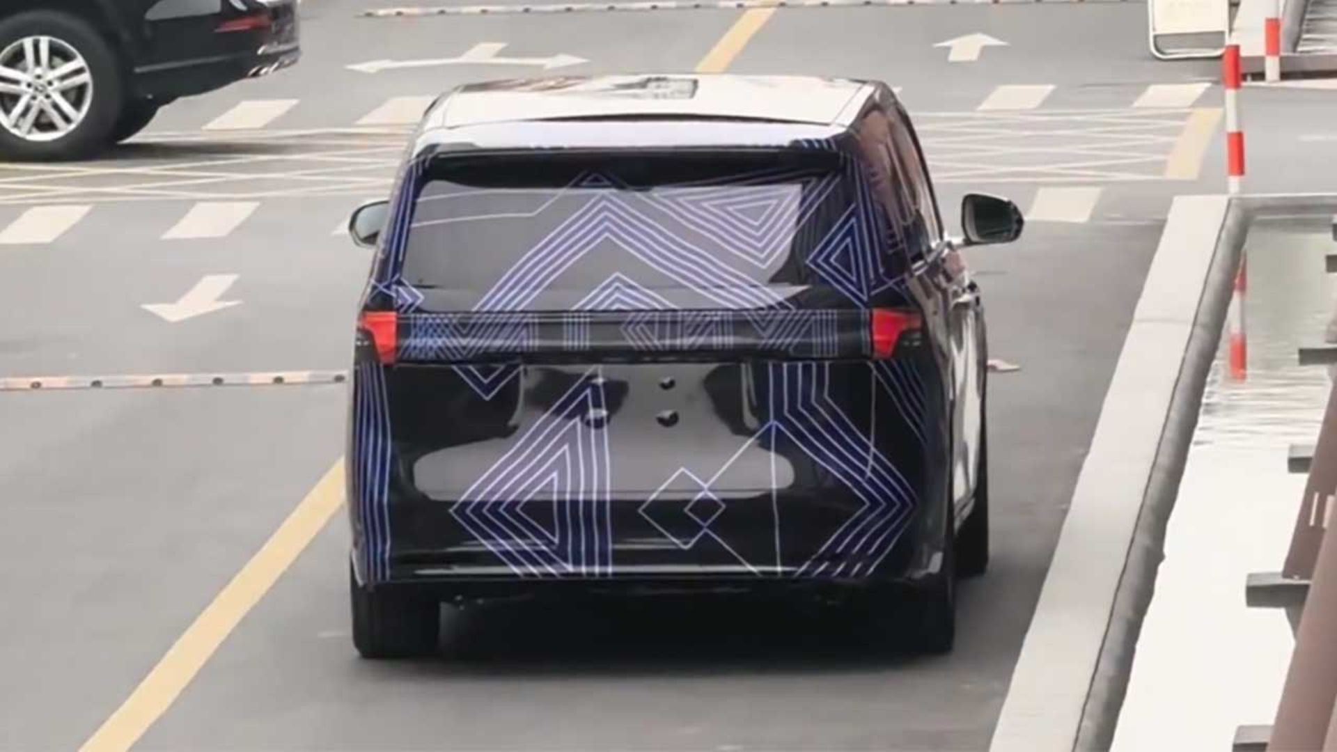 مینی ون لوکس لوکسید V9