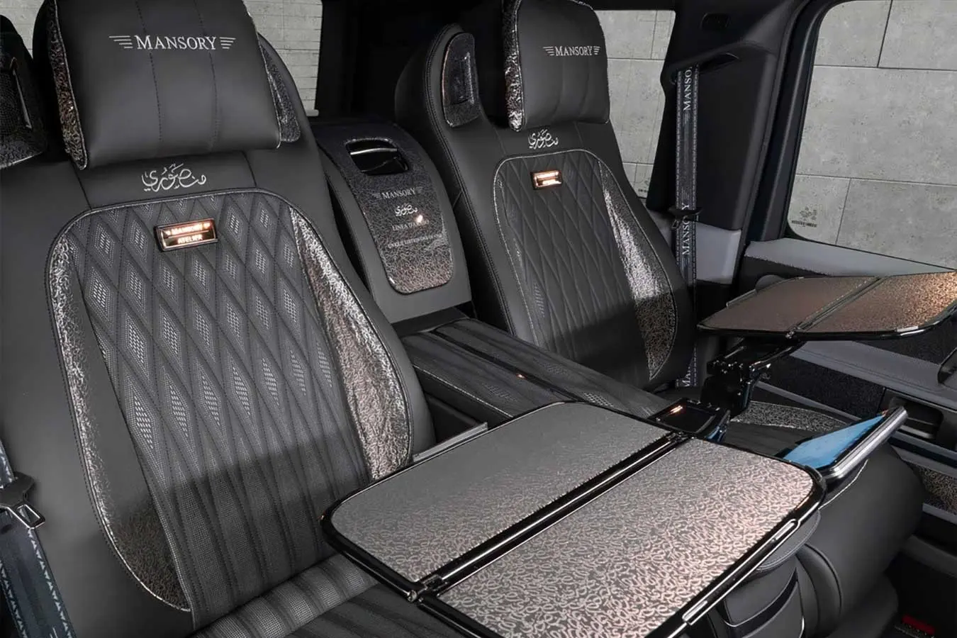 صندلی‌های لوکس و فیبر کربن در کابین تیونینگ شده مرسدس G کلاس (Mercedes G-Class) با امضای Mansory