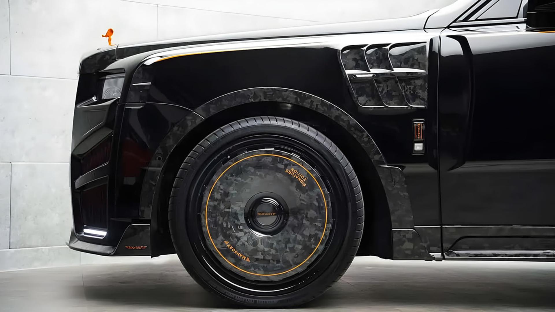 بخش جلوی خودروی رولزرویس کالینان (Rolls-Royce Cullinan) با پکیج زرهی منصوری (Mansory)