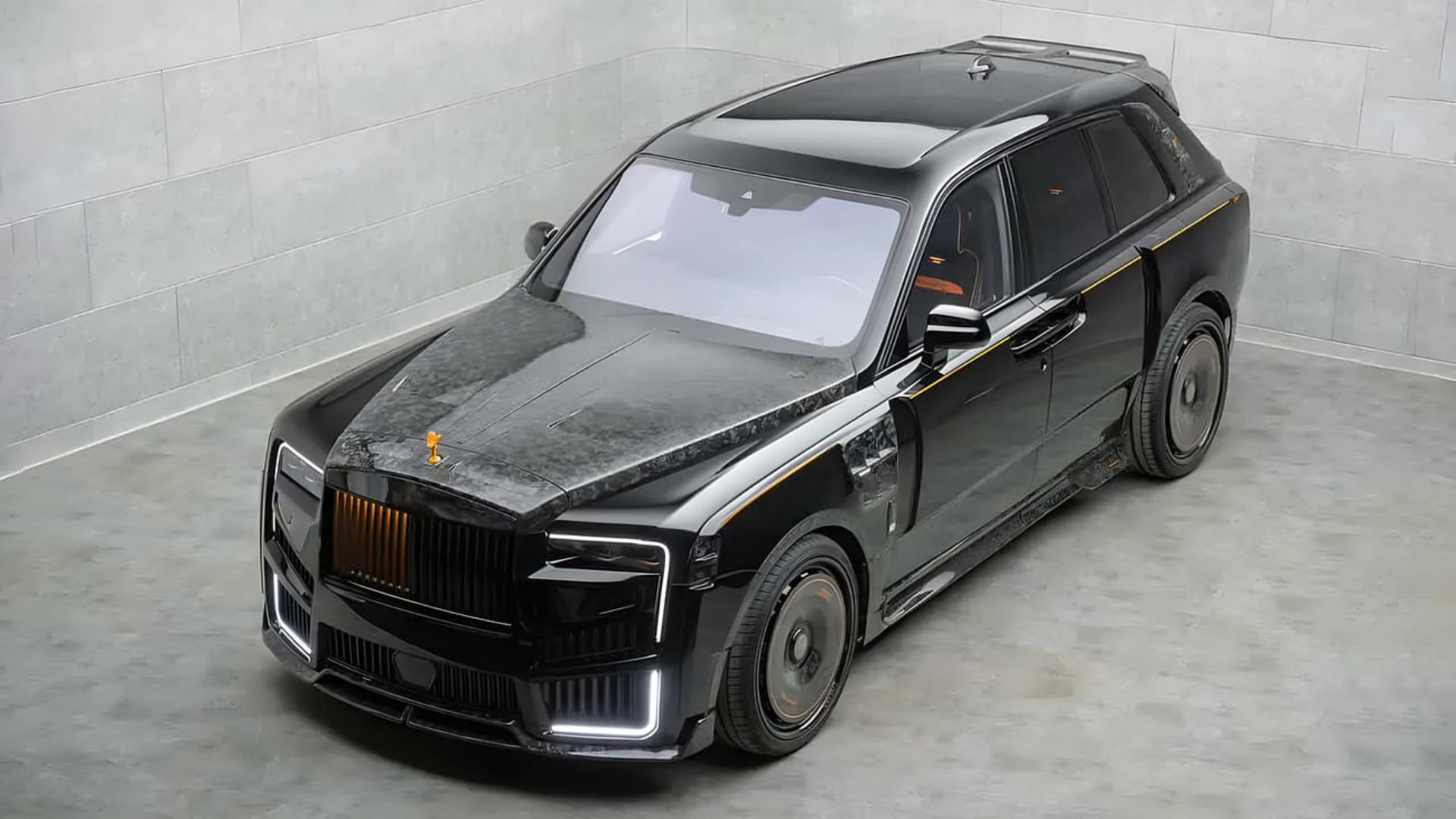 خودروی زرهی رولزرویس کالینان (Rolls-Royce Cullinan) با بدنه سیاه و تقویت‌شده