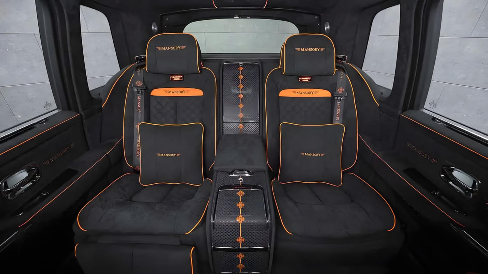 صندلی‌های عقب خودروی رولزرویس کالینان (Rolls-Royce Cullinan) با طراحی اختصاصی منصوری (Mansory)