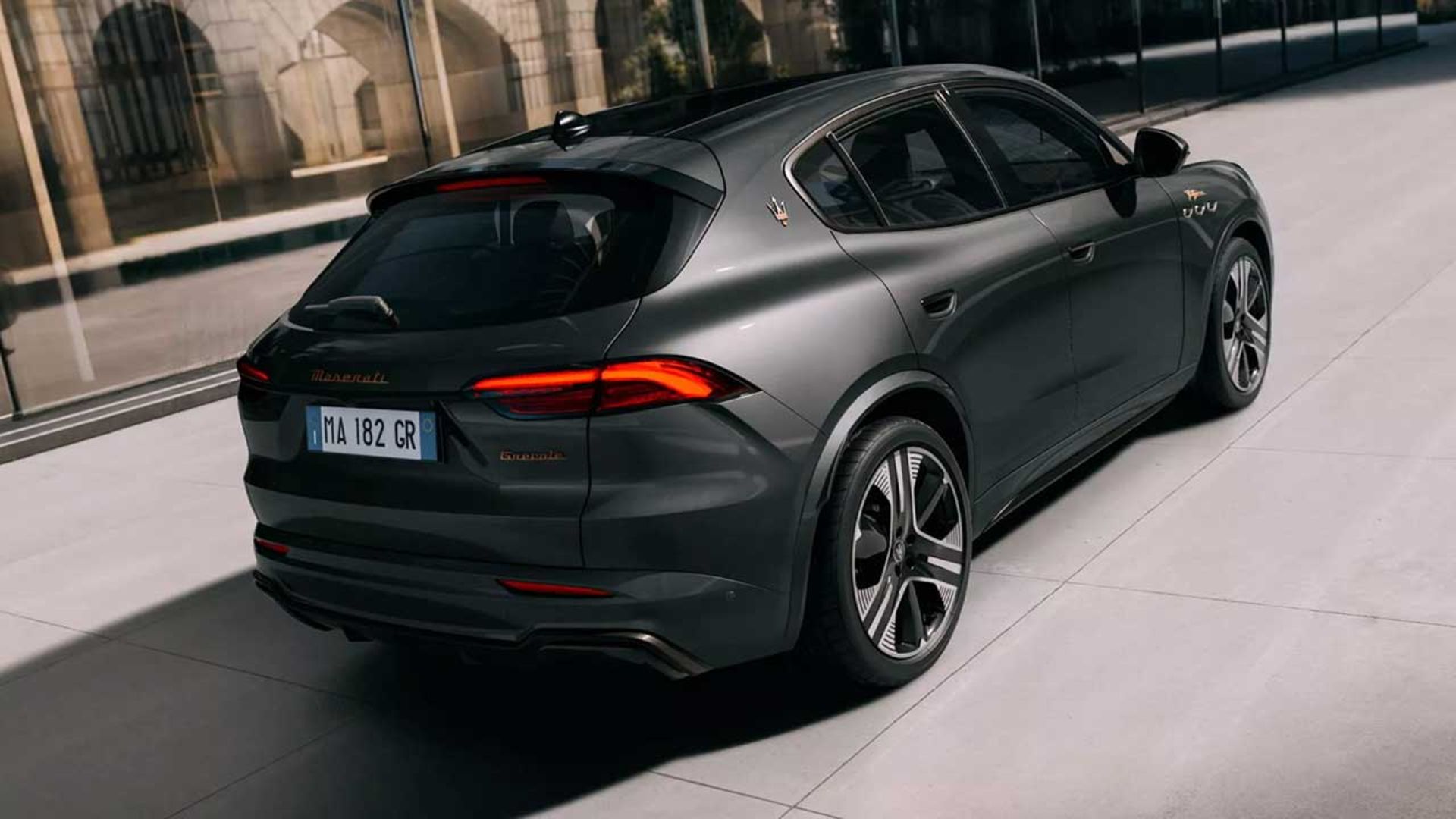 مازراتی گریکاله فولگوره برقی 2026