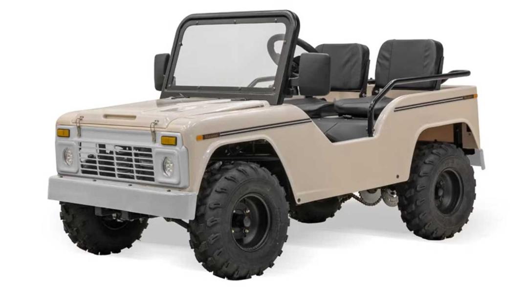 خودروی آفرود مینیاتوری با طراحی مشابه لندرور (Land Rover) و چرخ‌های بزرگ