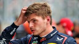 ماکس وستاپن (Max Verstappen) با لباس تیم ردبول در پیست مسابقه