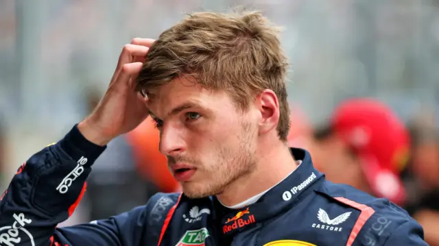 ماکس وستاپن (Max Verstappen) با لباس تیم ردبول در پیست مسابقه