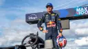 مکس ورستپن (Max Verstappen) با لباس تیم ردبول در پیست مسابقه