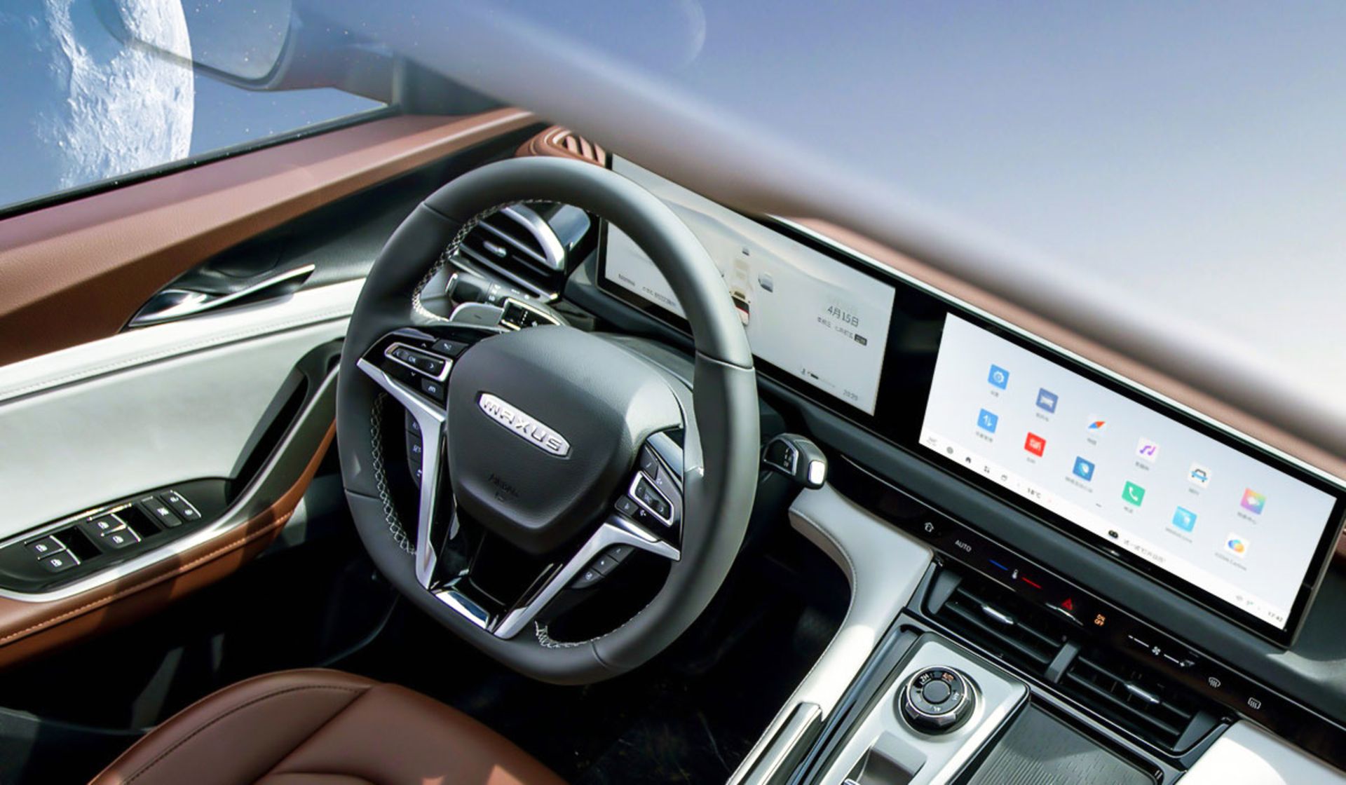 داخل اتاق و نمایشگرهای مکسوس استار H 