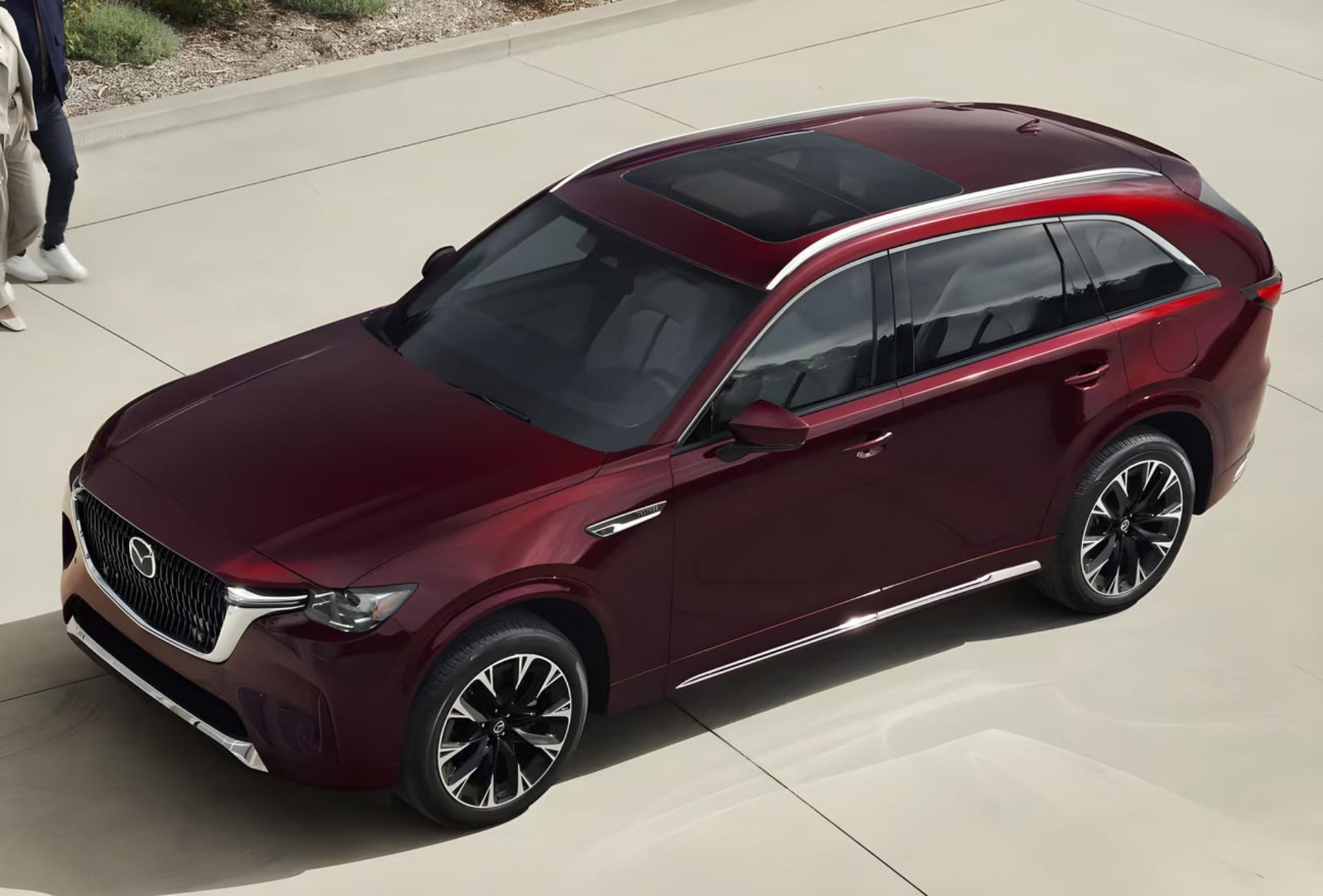 خودرو مزدا CX-90 (Mazda CX-90) قرمز رنگ در فضای باز