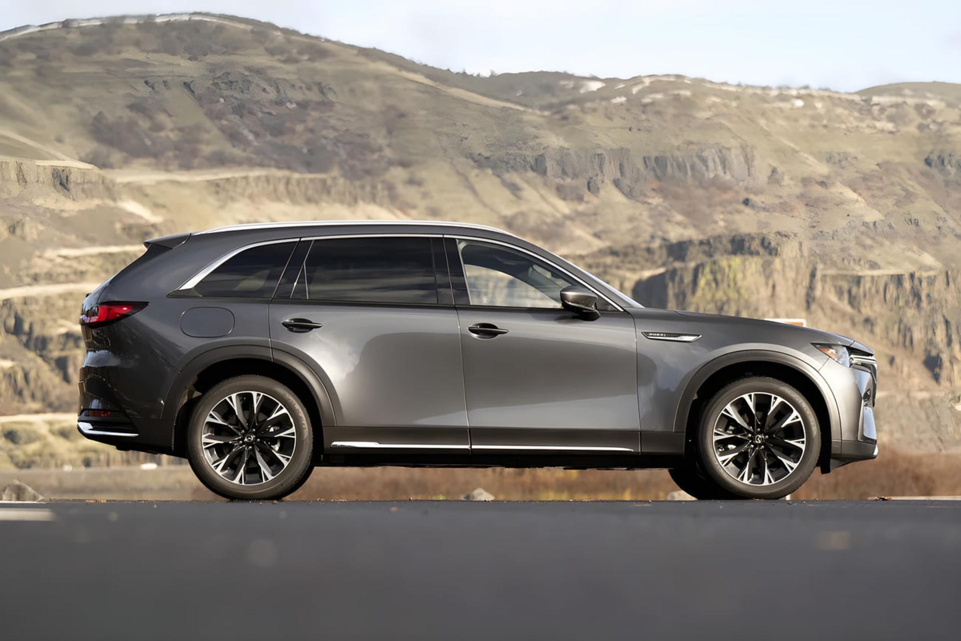 خودرو مزدا CX-90 (Mazda CX-90) با رنگ خاکستری در نمای جانبی