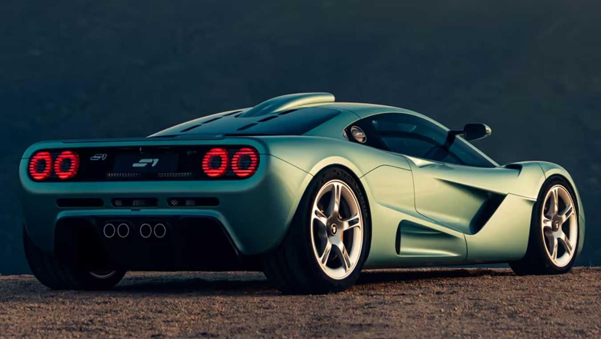 خودروی گوردون موری S1 (Gordon Murray T.50) با رنگ سبز متالیک در فضای باز