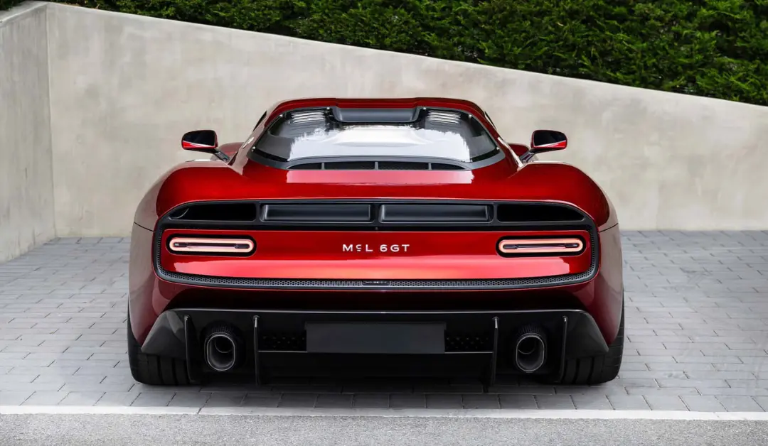 نمای عقب خودروی سوپراسپرت مک‌لارن (McLaren) مدل McL 6GT با رنگ قرمز