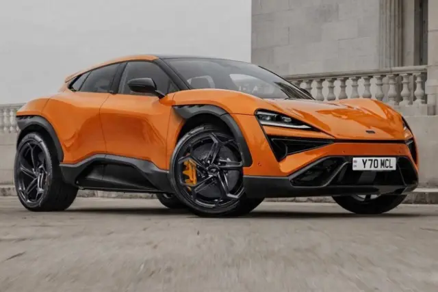 شاسی‌بلند نارنجی مک‌لارن (McLaren) با طراحی اسپرت و بدنه آیرودینامیک
