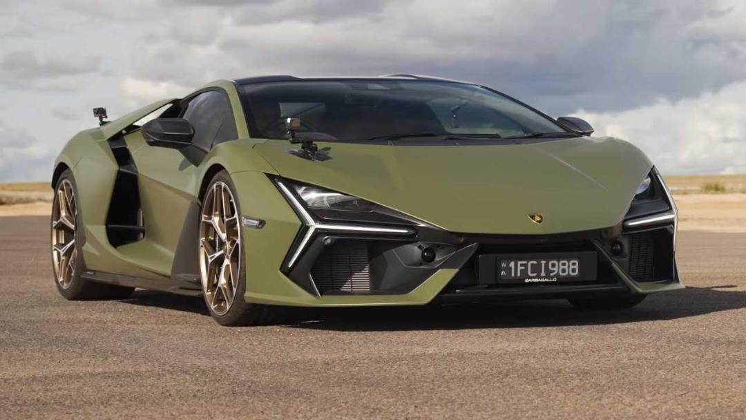 درگ مک‌لارن 765LT و لامبورگینی روئلتو