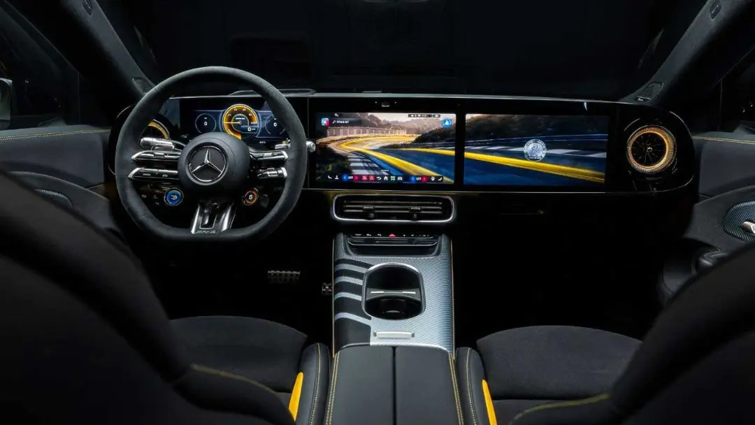 نمایشگرهای دیجیتال و کابین داخلی خودروی مرسدس بنز (Mercedes-Benz)