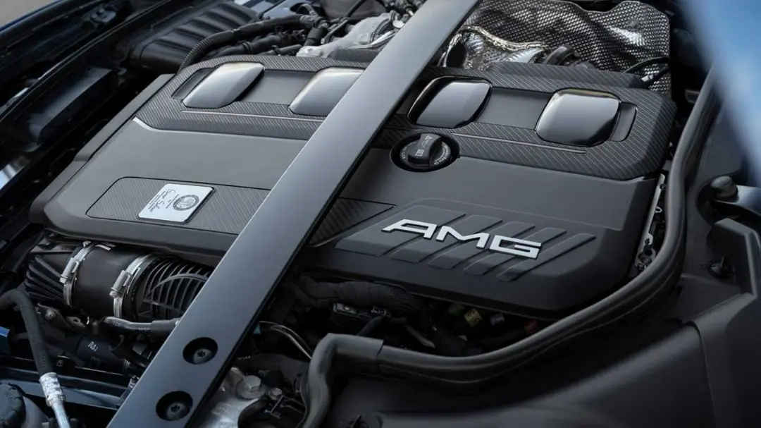موتور چهار سیلندر مرسدس C63
