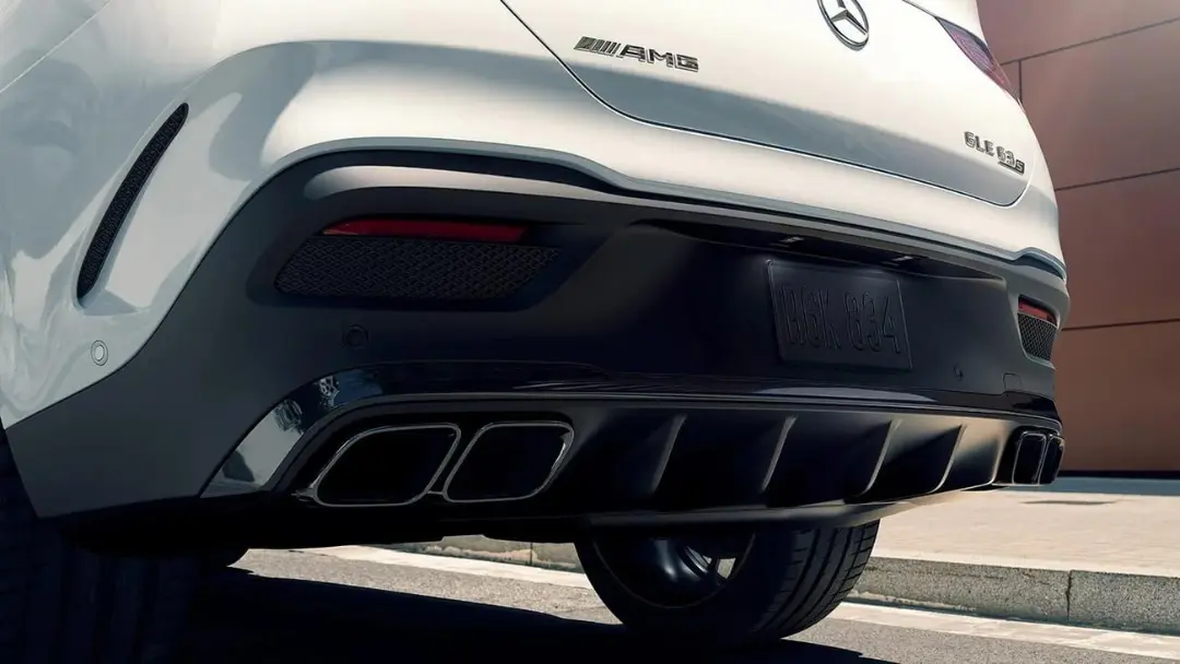 بخش عقب و اگزوزهای خودرو مرسدس AMG GLE 63 S کوپه (Mercedes-Benz)