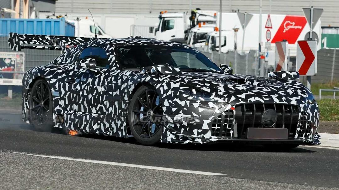 خودرو مرسدس AMG GT بلک سریز (Mercedes-AMG GT Black Series) با پوشش استتیک در پیست