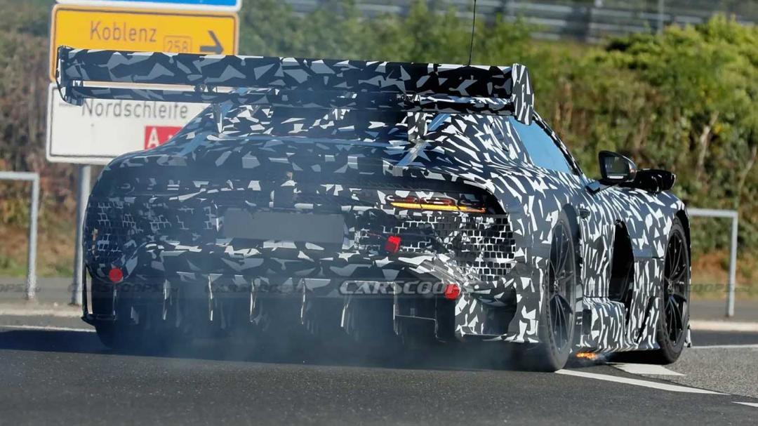 خودرو مرسدس AMG GT بلک سریز با پوشش استتیک در پیست