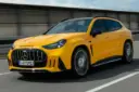 مرسدس AMG GT SUV زرد رنگ در حال حرکت نمای جلو