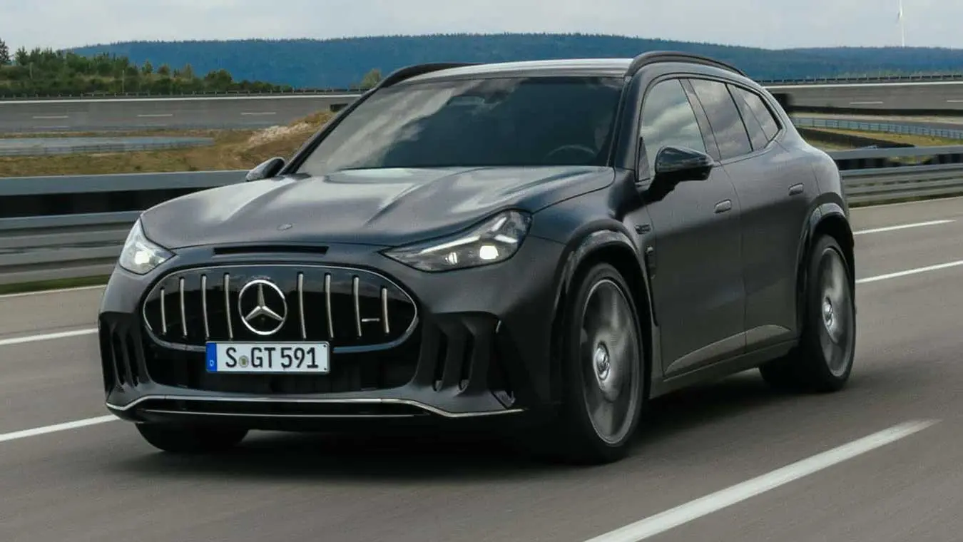 مرسدس AMG GT SUV مشکی رنگ در حال حرکت نمای جلو
