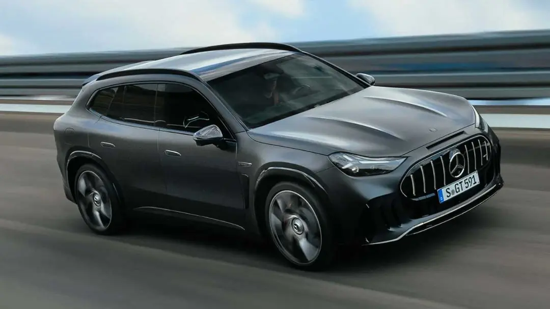 مرسدس AMG GT SUV مشکی رنگ در حال حرکت نمای جلو