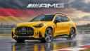 نمای نزدیک از بدنه و چرخ‌های شاسی‌بلند برقی مرسدس (Mercedes) AMG GT SUV زرد رنگ