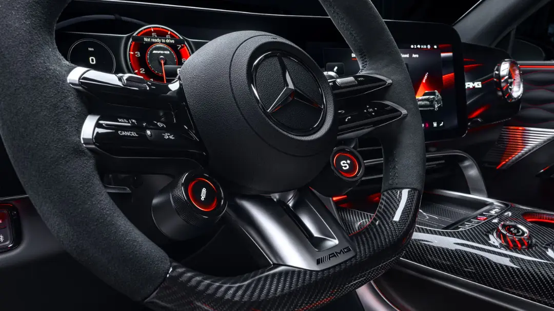 فرمان و داشبورد دیجیتال خودروی مرسدس AMG GT SUV (Mercedes-AMG GT SUV)