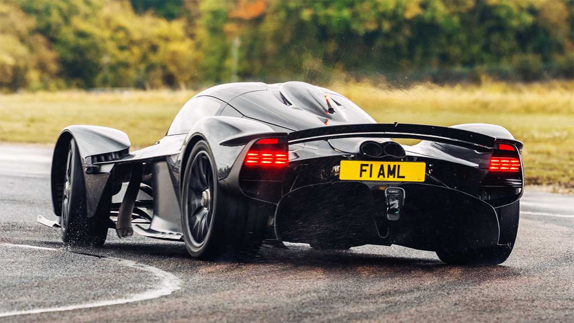 مرسدس AMG One در برابر آستون‌مارتین والکری