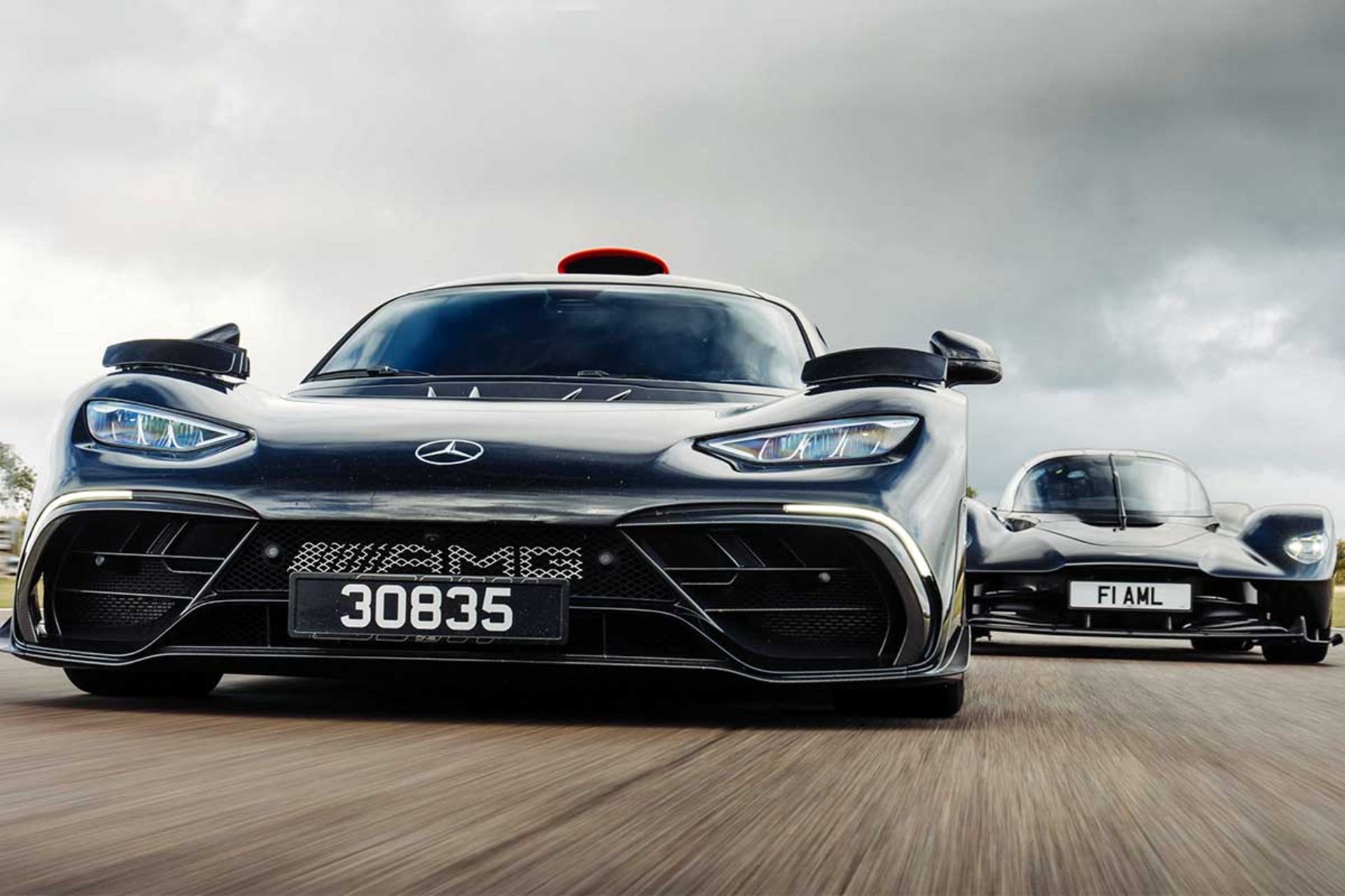 مرسدس AMG One در برابر آستون‌مارتین والکری