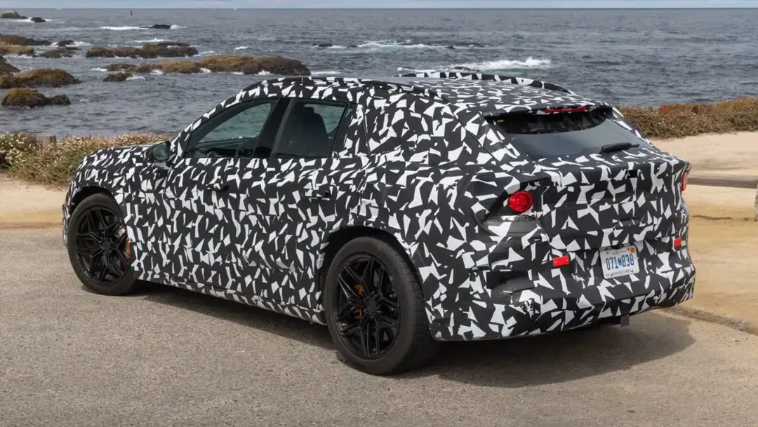 شاسی‌بلند برقی پرچمدار مرسدس AMG نمای عقب