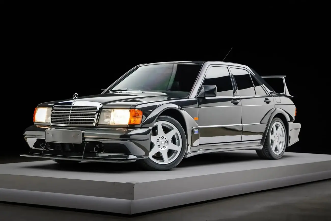 خودروی کلاسیک مرسدس بنز (Mercedes-Benz) مدل 190E 2.5 Evo II سیاه رنگ
