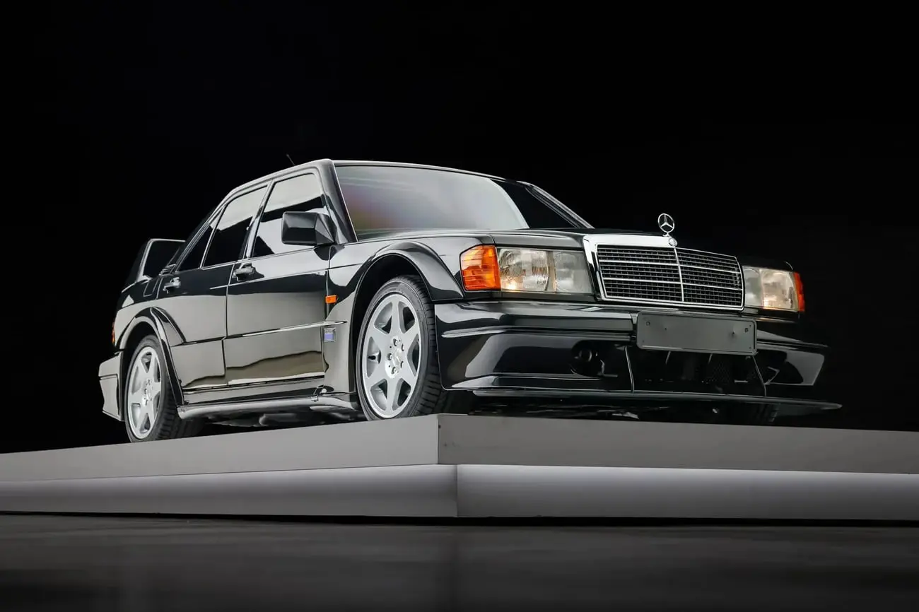 خودروی کلاسیک مرسدس بنز (Mercedes-Benz) مدل 190E 2.5 Evo II سیاه رنگ