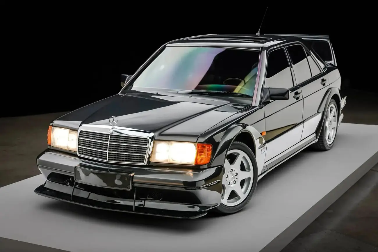خودروی کلاسیک مرسدس بنز (Mercedes-Benz) مدل 190E 2.5 Evo II با رنگ مشکی