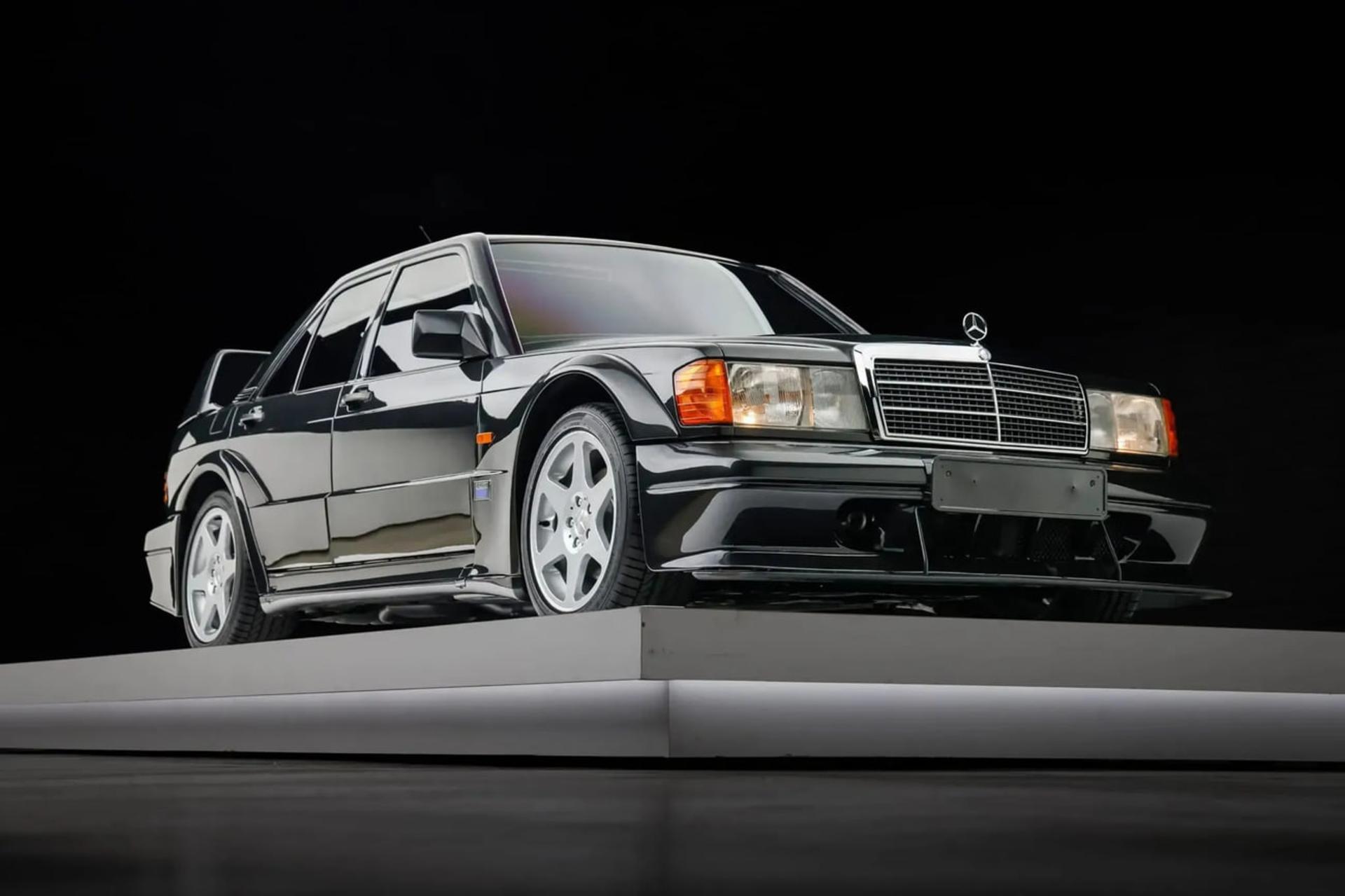 خودروی کلاسیک مرسدس بنز (Mercedes-Benz) مدل 190E 2.5 Evo II سیاه رنگ