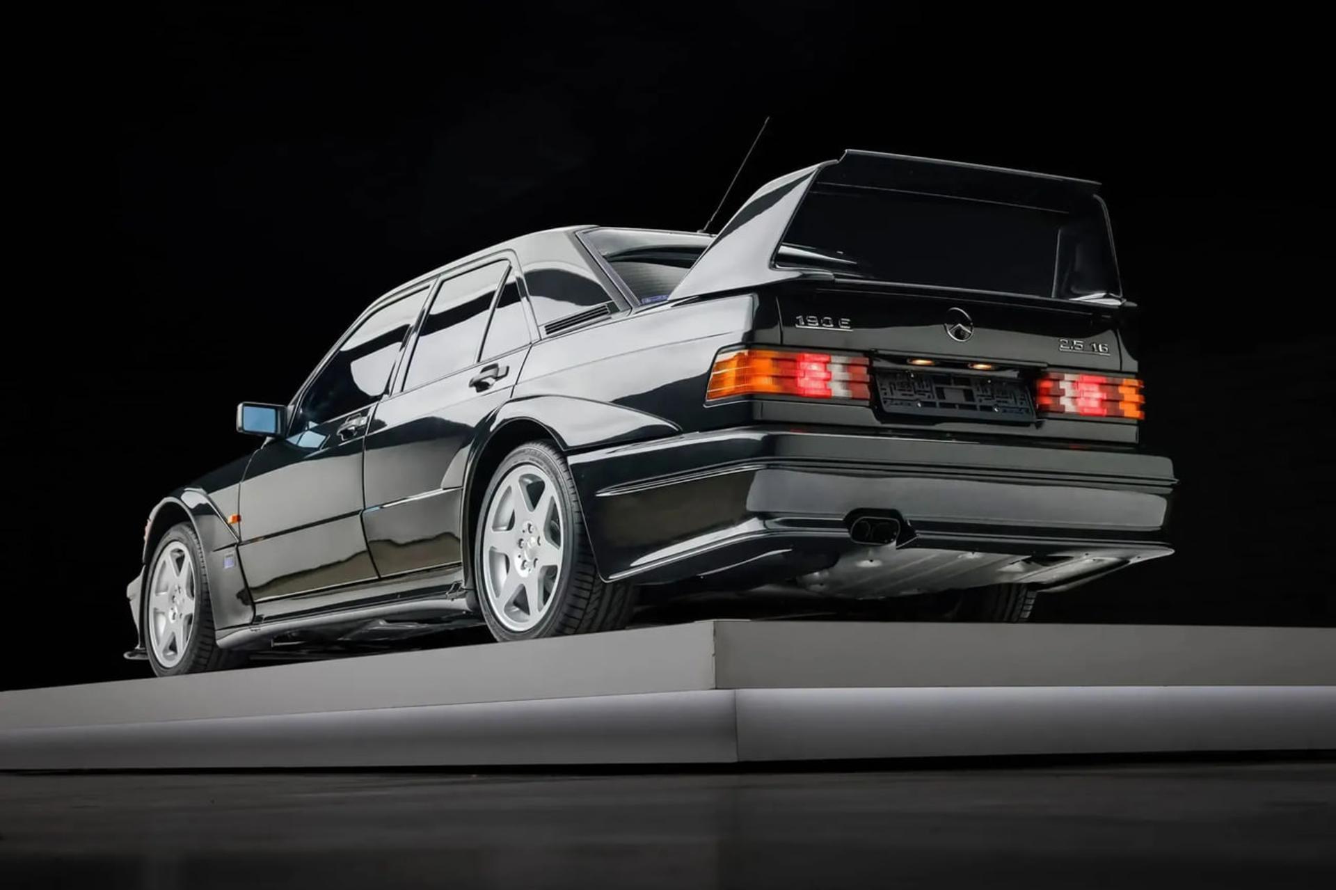 خودروی کلاسیک مرسدس بنز (Mercedes-Benz) مدل 190E 2.5 Evo II با رنگ مشکی