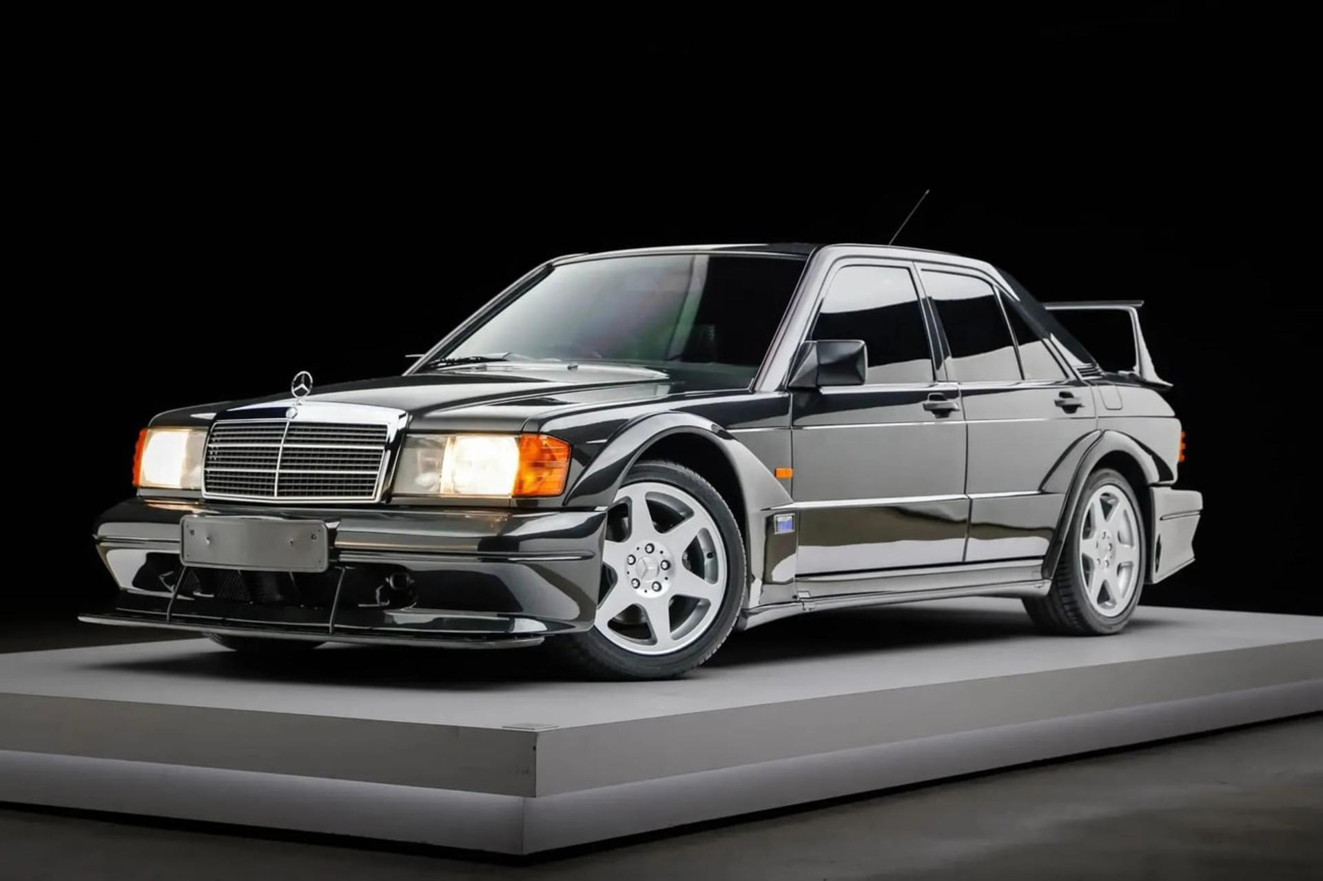 خودروی کلاسیک مرسدس بنز (Mercedes-Benz) مدل 190E 2.5 Evo II سیاه رنگ