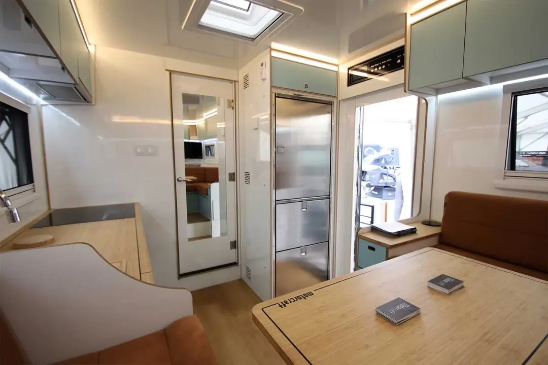 کمپر مرسدس بنز آروکس فضای داخلی
