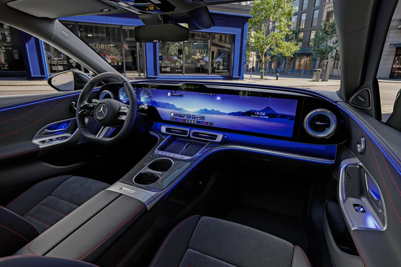 داشبورد و کابین داخلی خودروی مرسدس بنز (Mercedes-Benz) C کلاس برقی با نمایشگر عریض