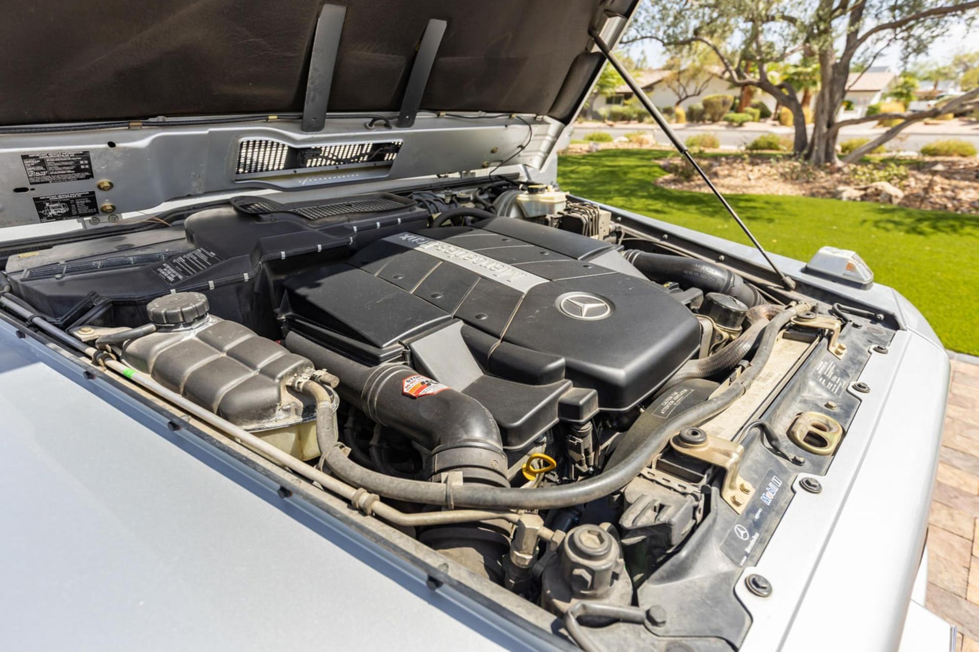 موتور خودروی مرسدس بنز (Mercedes-Benz) جی‌واگن مدل ۲۰۰۶ زیر کاپوت