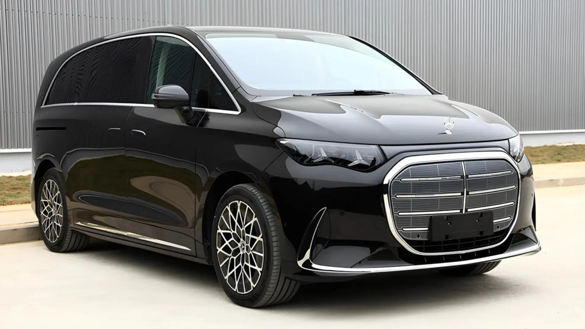 ون لوکس مرسدس بنز (Mercedes-Benz) VLE با بدنه مشکی و طراحی مدرن