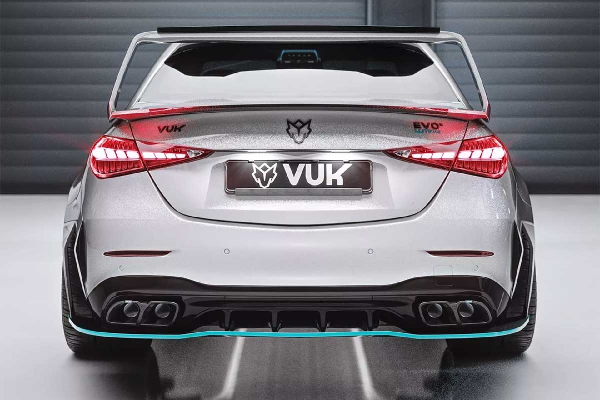 تیونینگ مرسدس C63 AMG با موتور V8