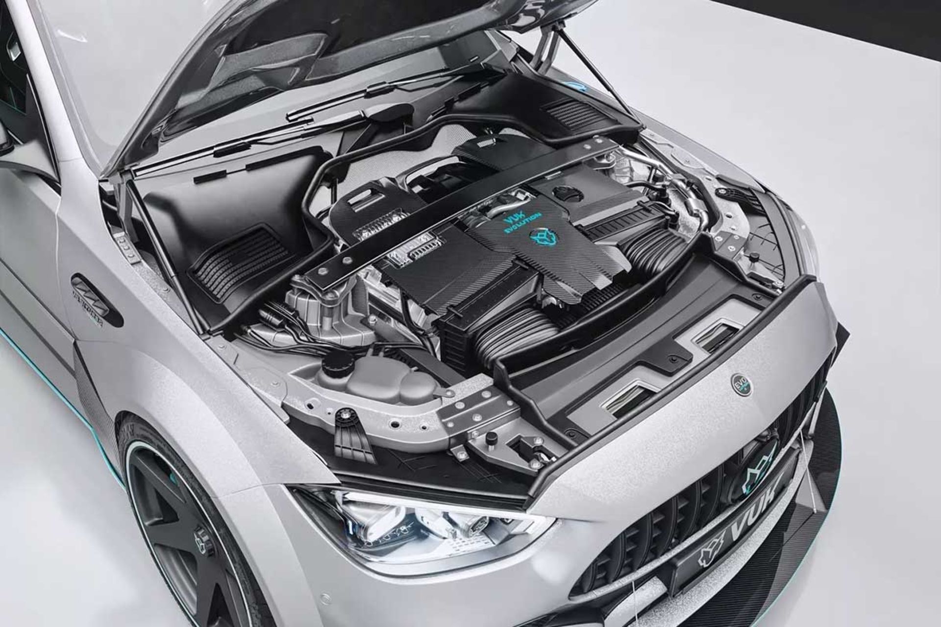 تیونینگ مرسدس C63 AMG با موتور V8