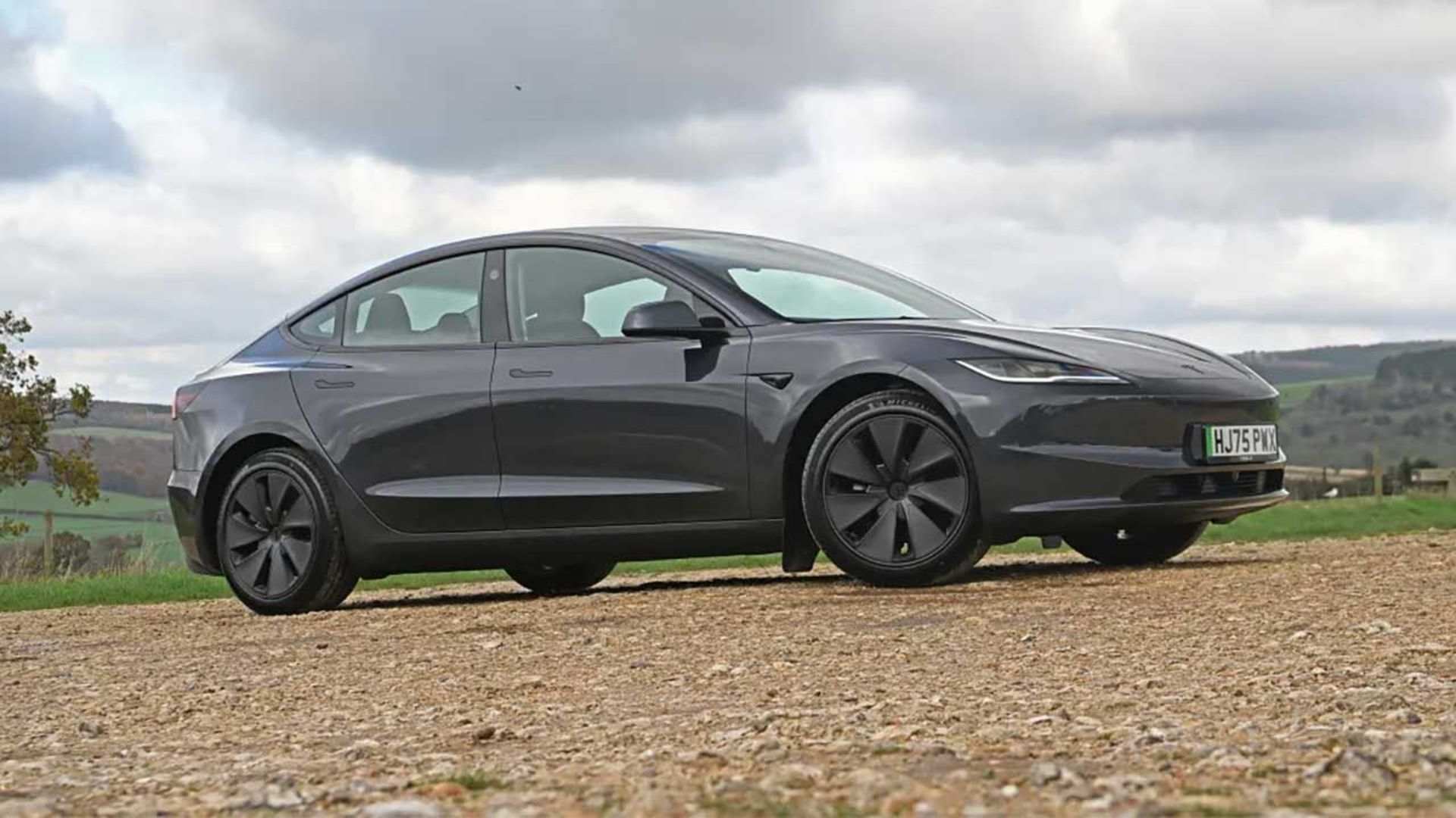 نبرد مرسدس CLA برقی و تسلا مدل 3