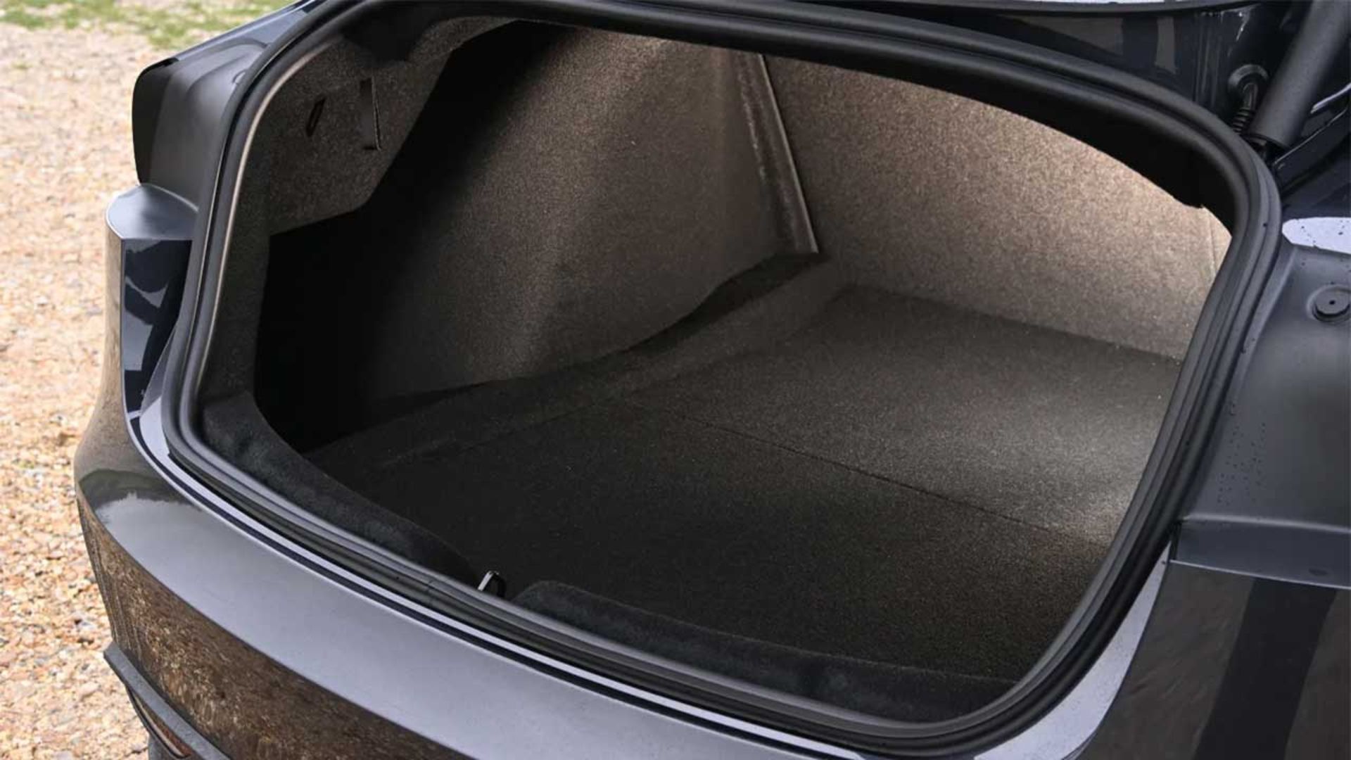 نبرد مرسدس CLA برقی و تسلا مدل 3