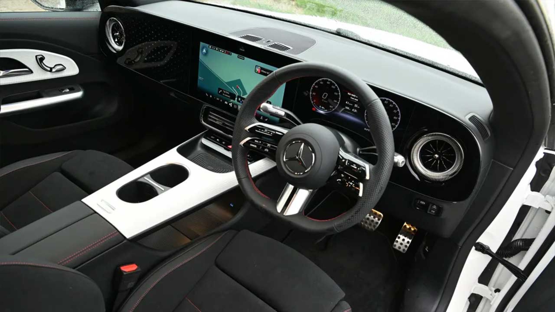 نبرد مرسدس CLA برقی و تسلا مدل 3