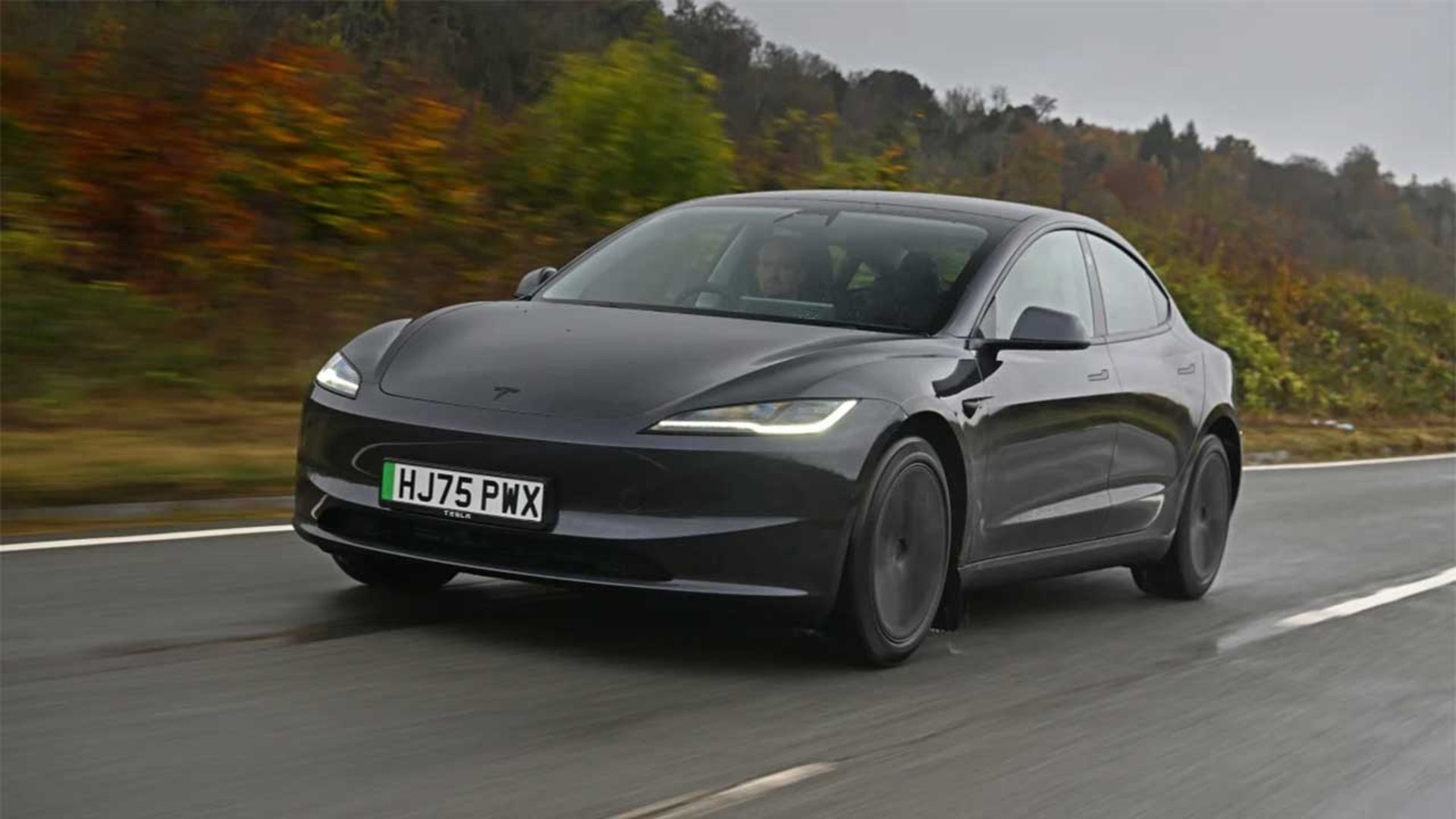 نبرد مرسدس CLA برقی و تسلا مدل 3