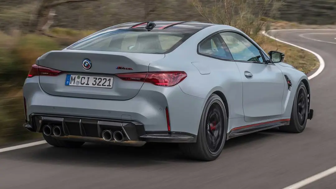 بی‌ام‌و M4 CSL نمای عقبی