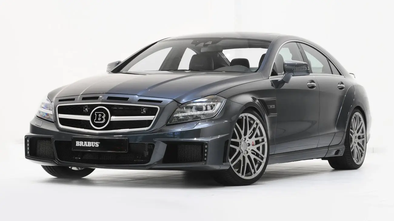 خودروی مرسدس CLS 650 برابوس (Brabus) با رنگ خاکستری متالیک در استودیو