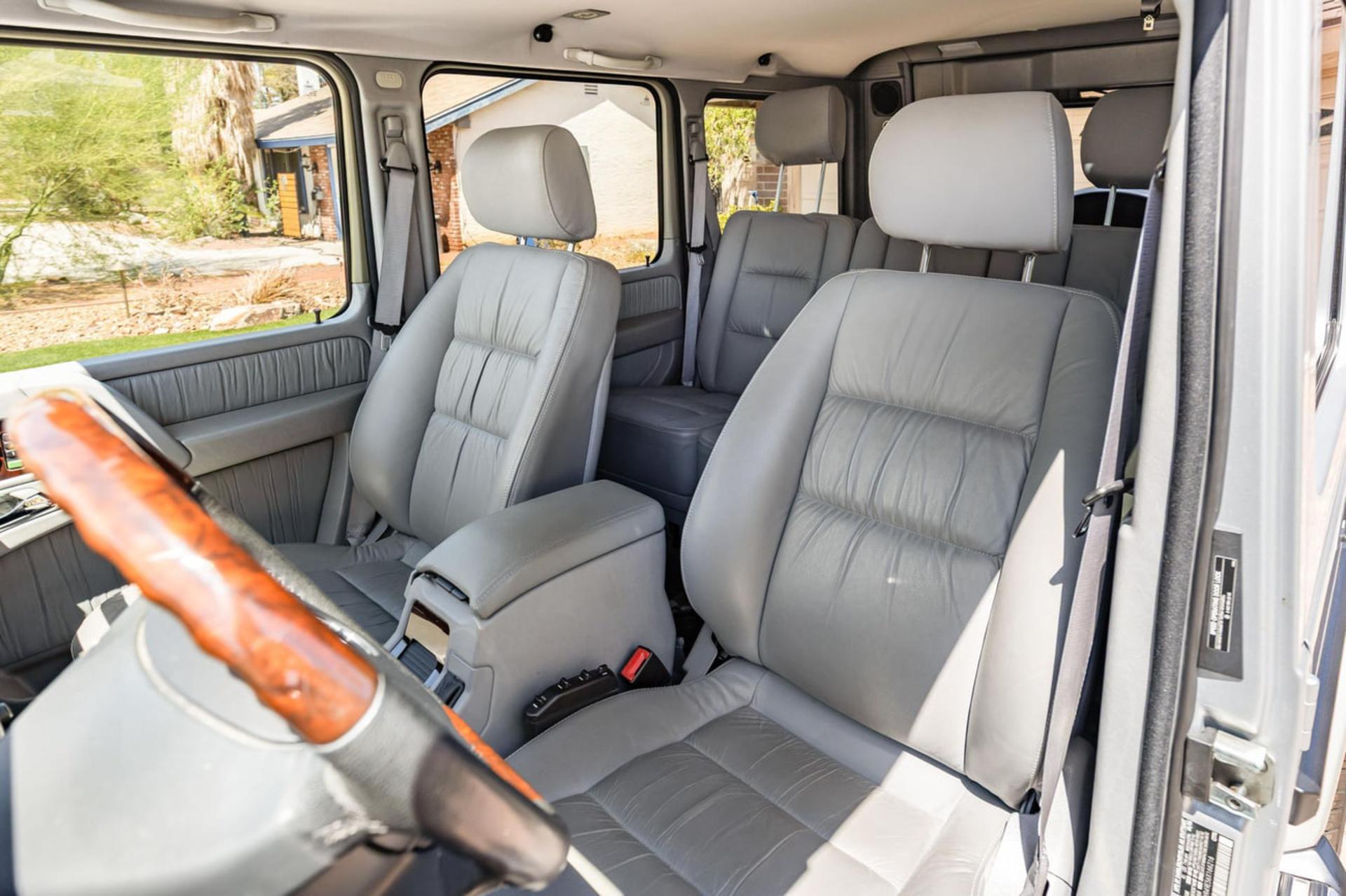 صندلی‌های چرمی کابین خودروی مرسدس بنز جی‌واگن (Mercedes-Benz G-Class) مدل ۲۰۰۶