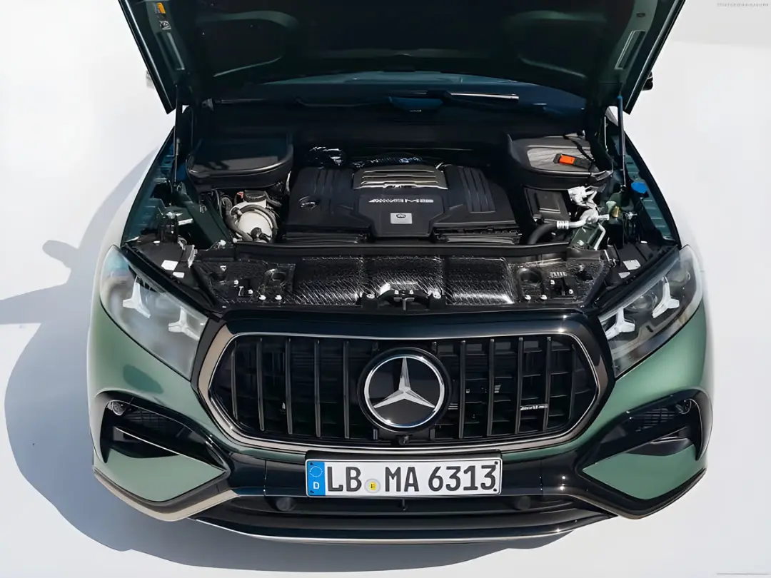 موتور V8 پیشرانه M177 Evo در کاپوت باز شده مرسدس GLE 63 S کوپه (Mercedes-Benz GLE 63 S AMG Coupe)